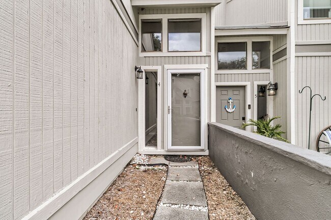 Building Photo - Pond View 3 Bed 2 Bath Home in AshleyTowne...