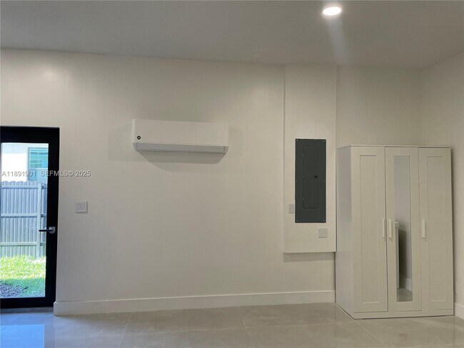 Building Photo - 30778 SW 192nd Ave