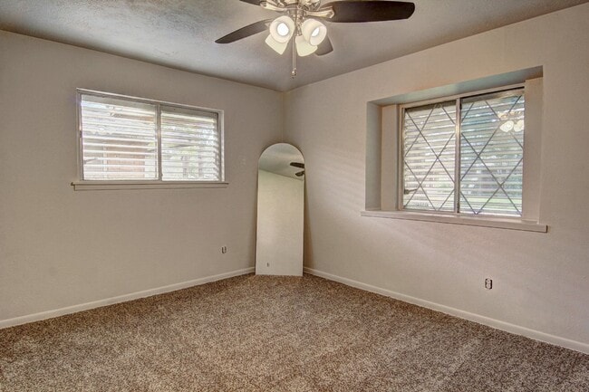 Building Photo - 1030 Monette Dr