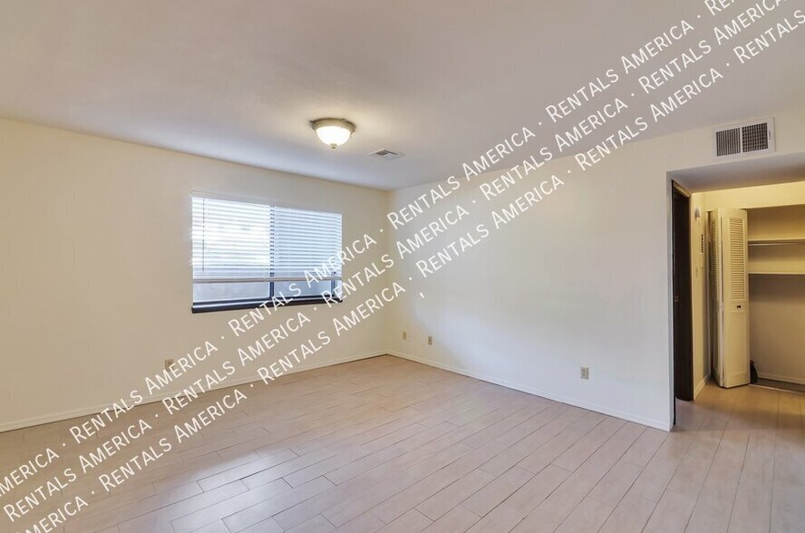 Building Photo - 6311 N Barcelona Ct