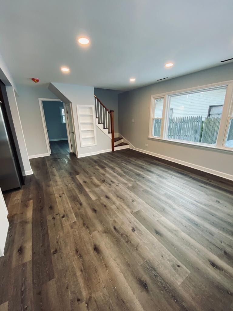 Building Photo - 218 W Pineview Dr