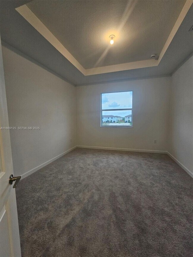 Building Photo - 2785 SE 25th Ave