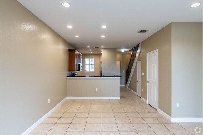 Building Photo - 5143 NW 30th Ln