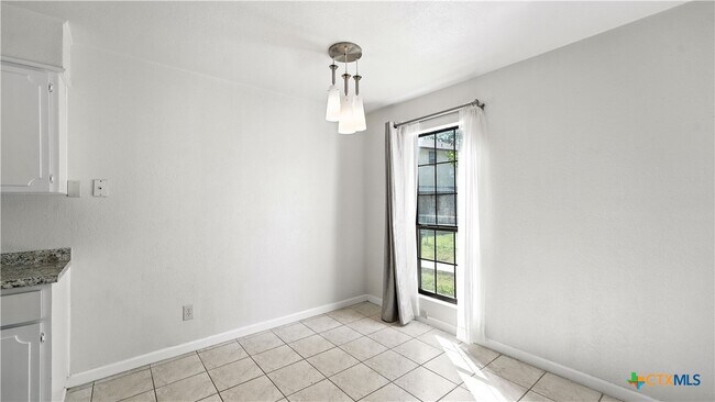 Building Photo - 1024 Mission Dr