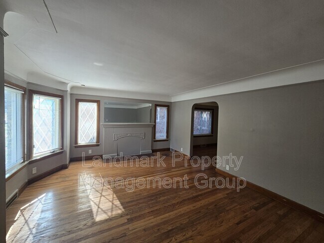 Building Photo - 9657 Outer Dr E