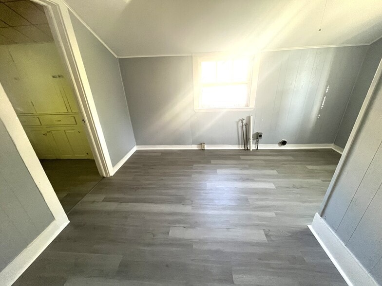 Building Photo - 715 Vine St