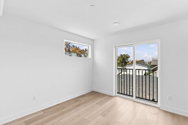 Building Photo - 1259 Lincoln Ave