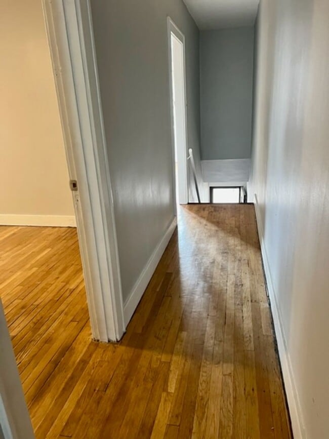 Building Photo - 1 Bedroom 1 Bath Townhome in Point Breeze