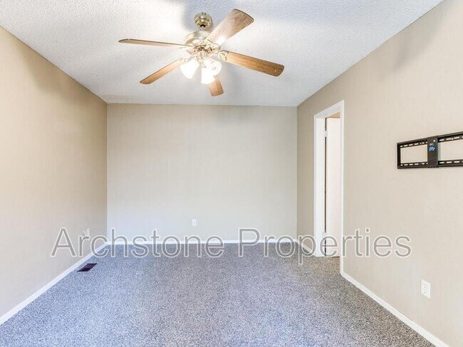 Building Photo - 6605 Lyrewood Ln
