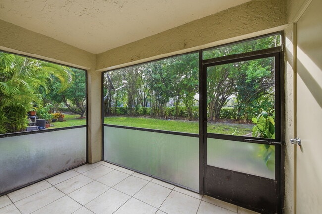 Building Photo - 454 Westree Ln