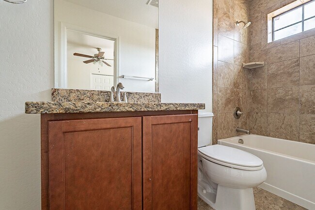 Building Photo - Large 3 bedroom 3 bathroom townhomes