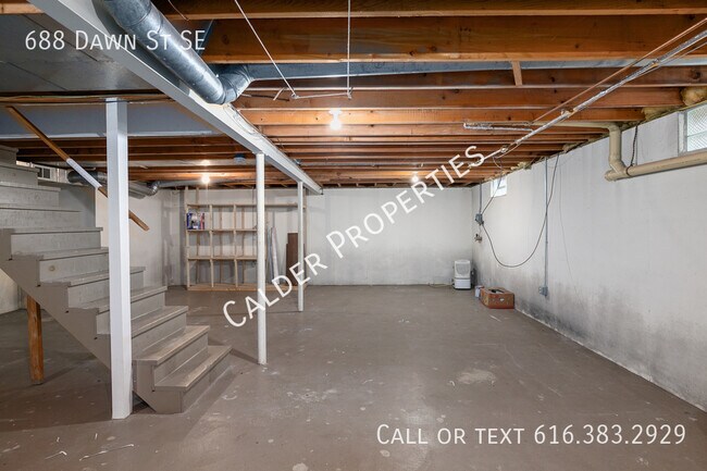 Building Photo - 688 Dawn St SE