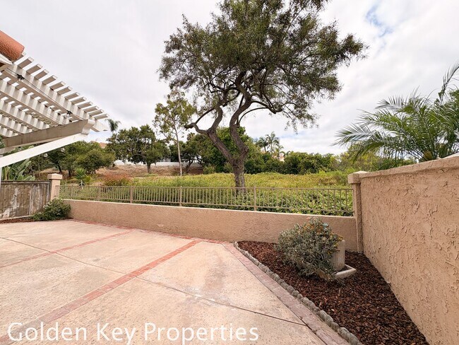 Building Photo - Welcome home to this spacious 4-bedroom, 3-bath home located in the Rancho Del Oro Community!