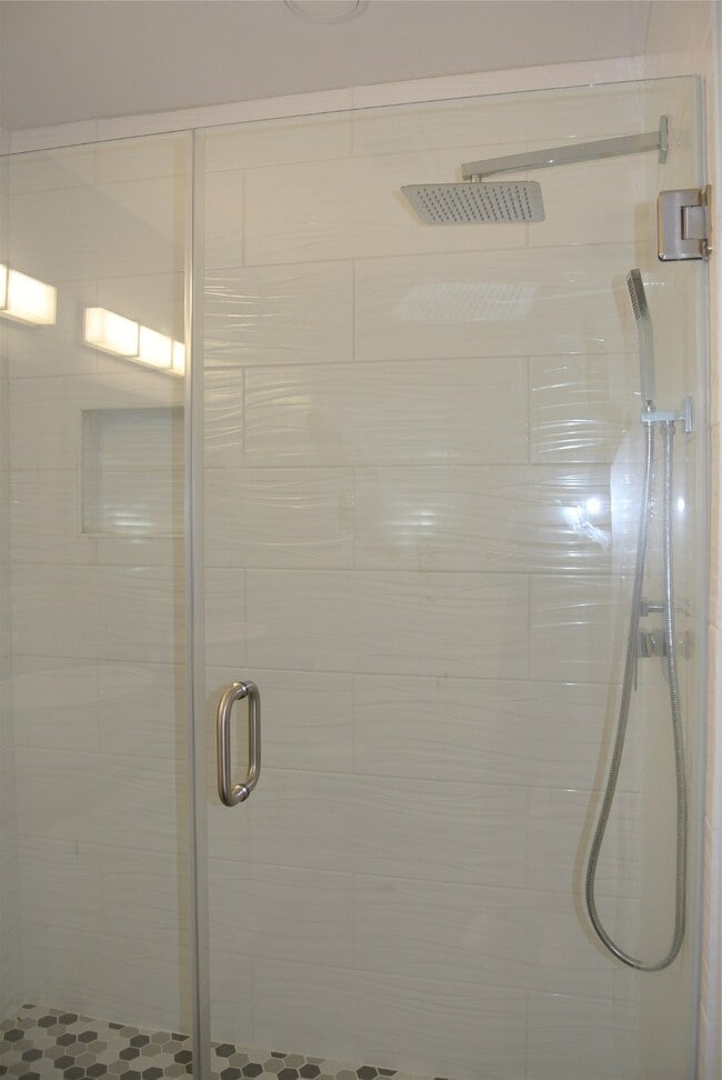 Building Photo - 7911 Greenbush St