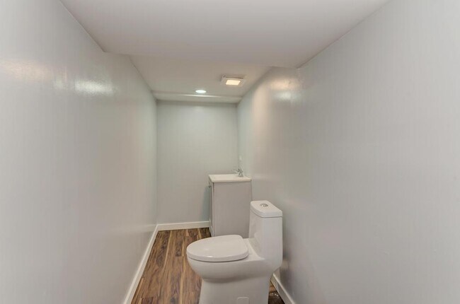 Building Photo - 1400 N 22nd Ave