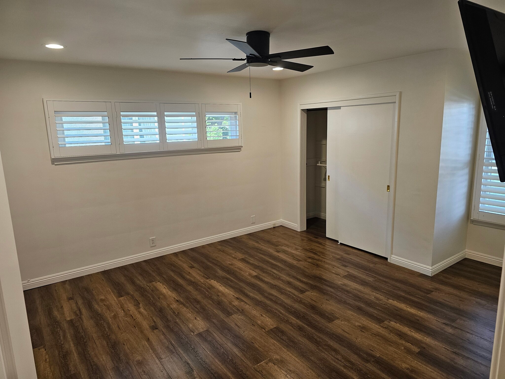 Building Photo - 3250 Lowry Rd