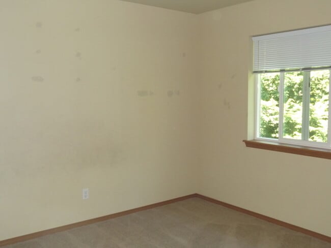 Building Photo - Spectacular 3 Bedroom Condo in "Alicia Mea...
