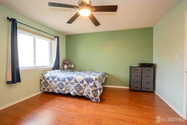Building Photo - 16 Thoreau Dr