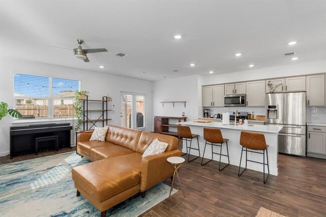 Building Photo - 3204 Egan Dr