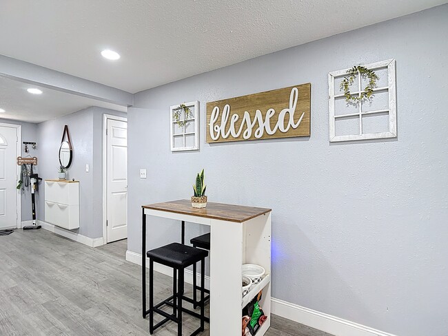 Building Photo - 5913 Appletree Rd