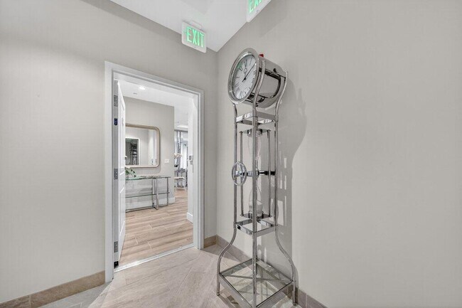 Building Photo - 41 SW Seminole St