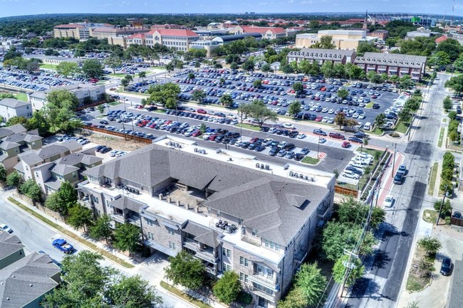 Building Photo - 2800 Sandage Ave