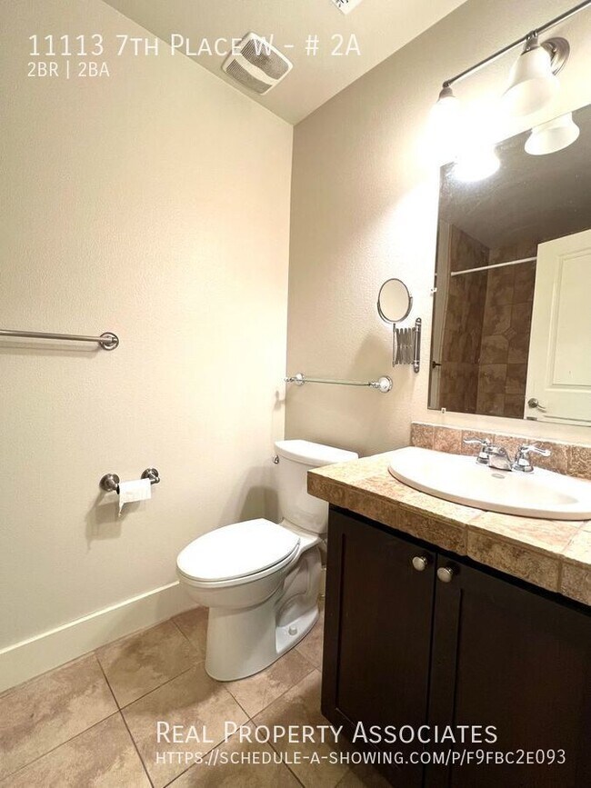 Building Photo - Everett Townhome Condo - 2 Bedroom/2 Bath