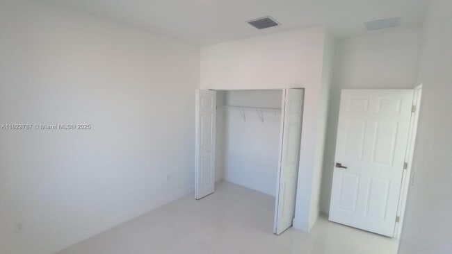Building Photo - 15221 Railroad Dr