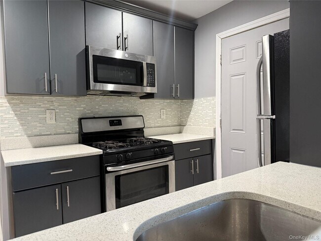 Building Photo - 114-60 226th St