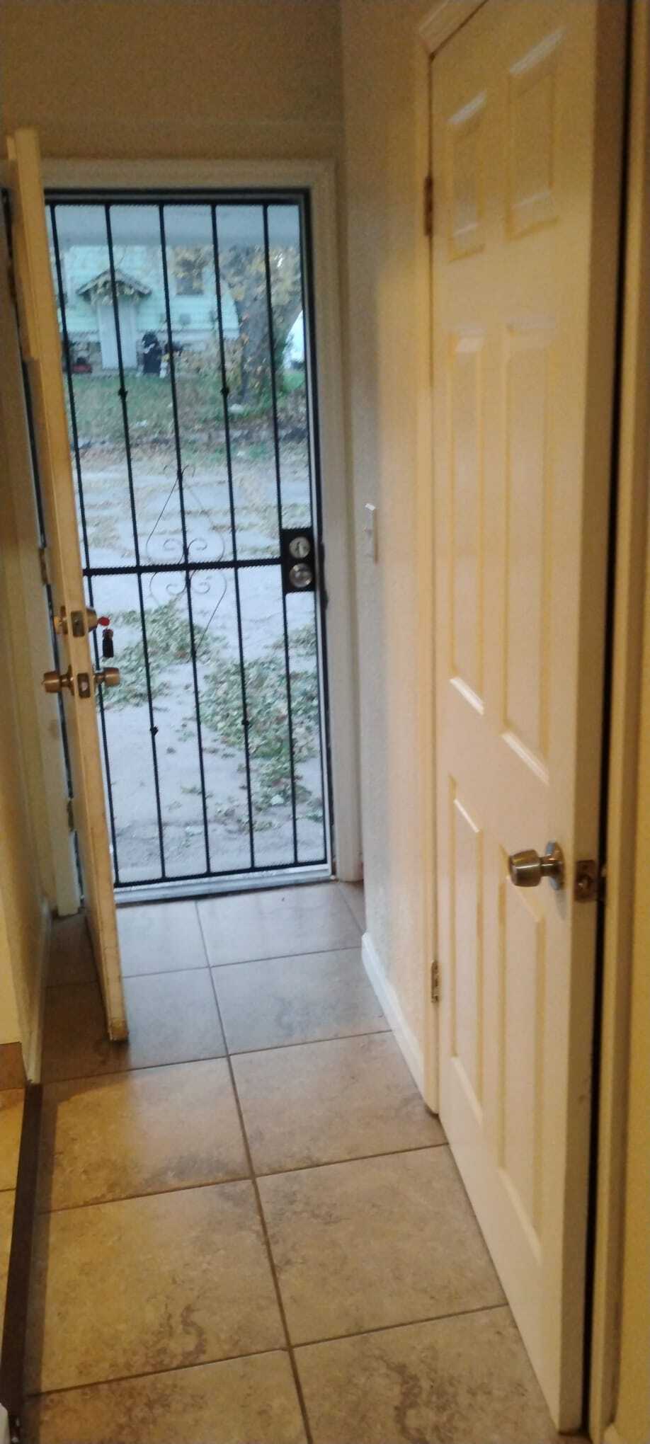 Building Photo - 2914 Bales Ave