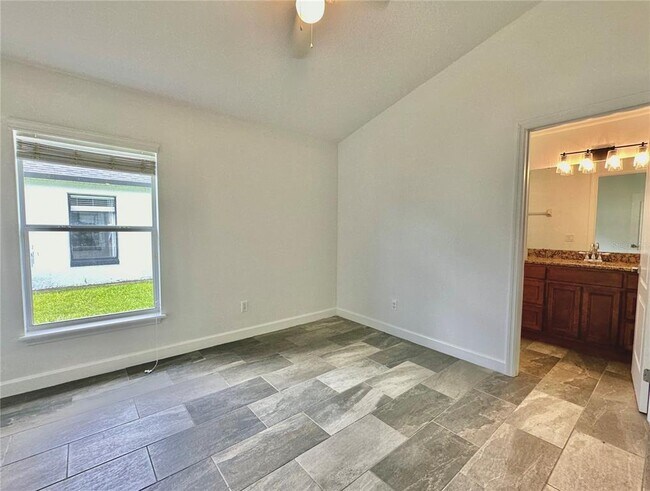 Building Photo - 834 Old Bridge Cir