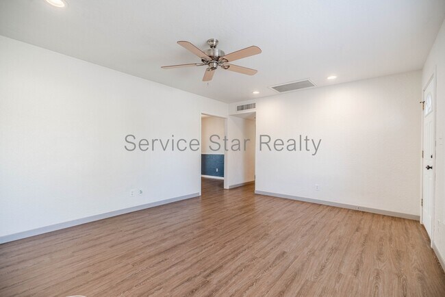 Building Photo - 2609 E Aster Dr