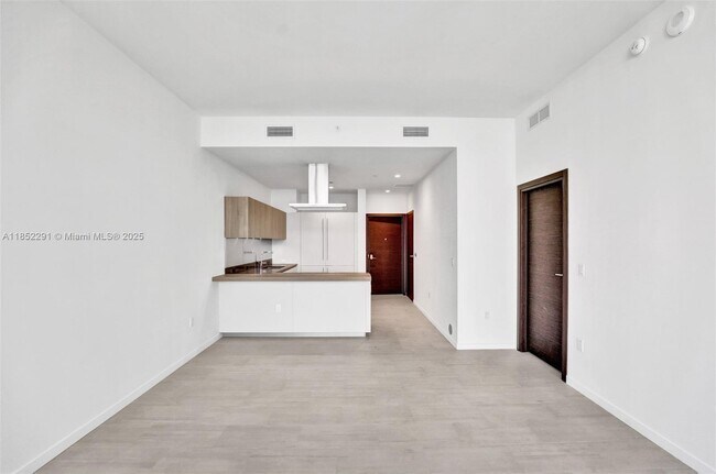 Building Photo - 1000 Brickell Plaza