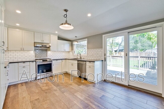 Building Photo - 485 Benvenue Ave
