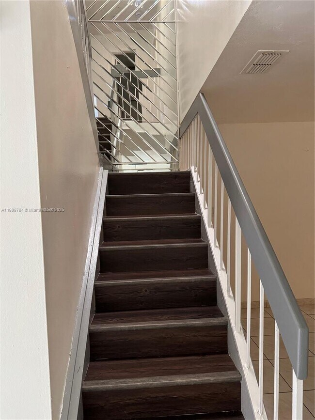 Building Photo - 6025 SW 133rd Ct