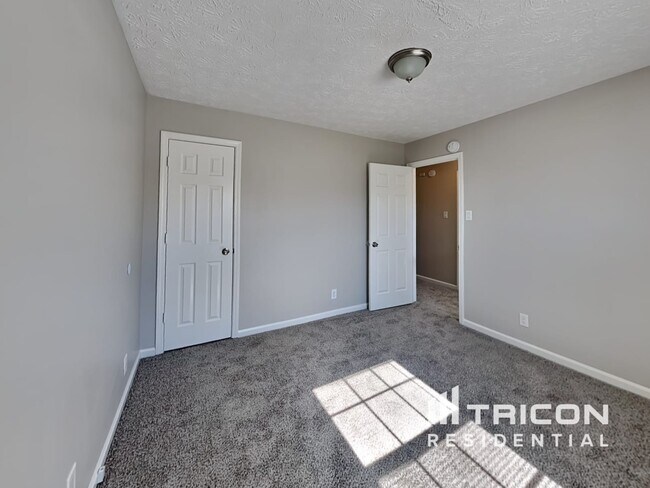 Building Photo - 7760 Oakshot Ln