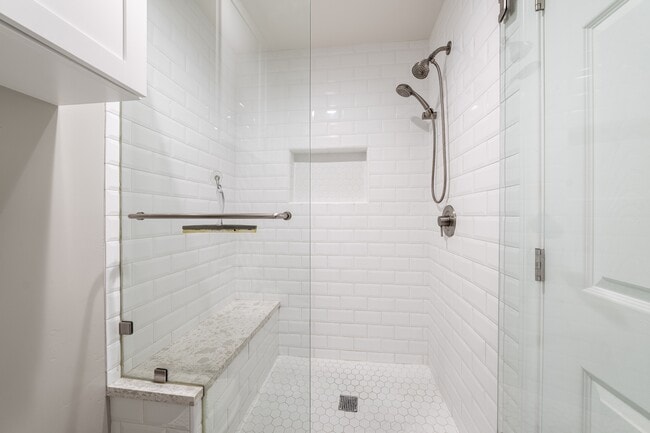 Building Photo - 9189 Village Glen Dr