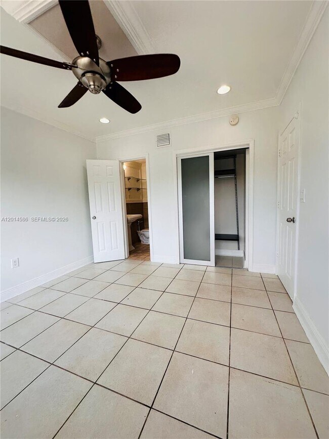 Building Photo - 2033 Calais Dr