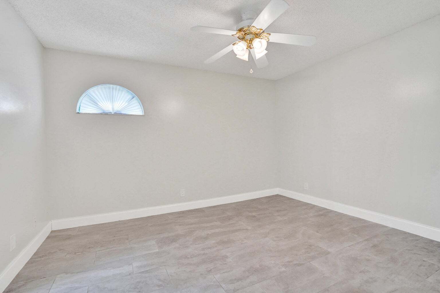 Building Photo - 4260 Village Dr