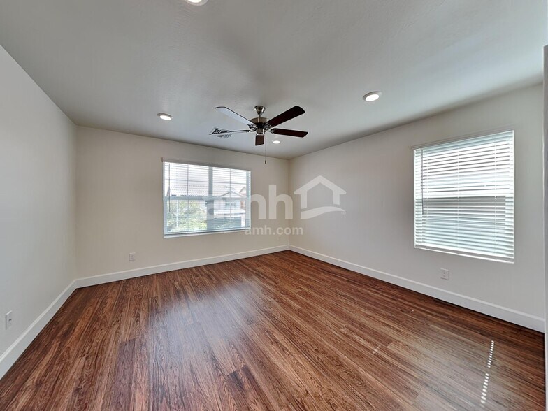 Building Photo - 678 W Bosal Dr