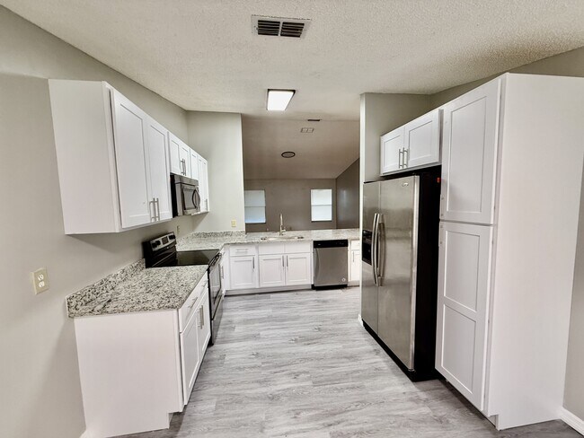 Building Photo - 5490 Britan Dr