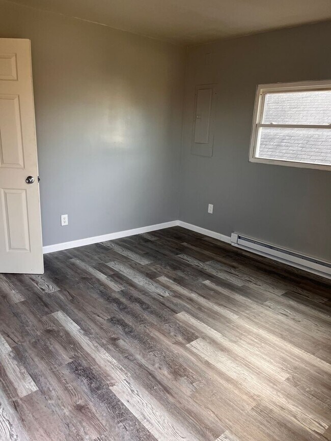 Building Photo - 323 Xenia Ave