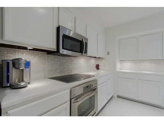 Building Photo - 145 15th St NE