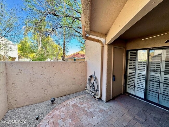 Building Photo - 4281 N River Grove Cir