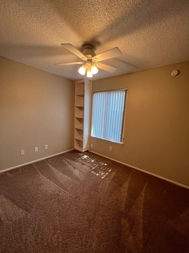 Building Photo - 4717 Tobin Rd