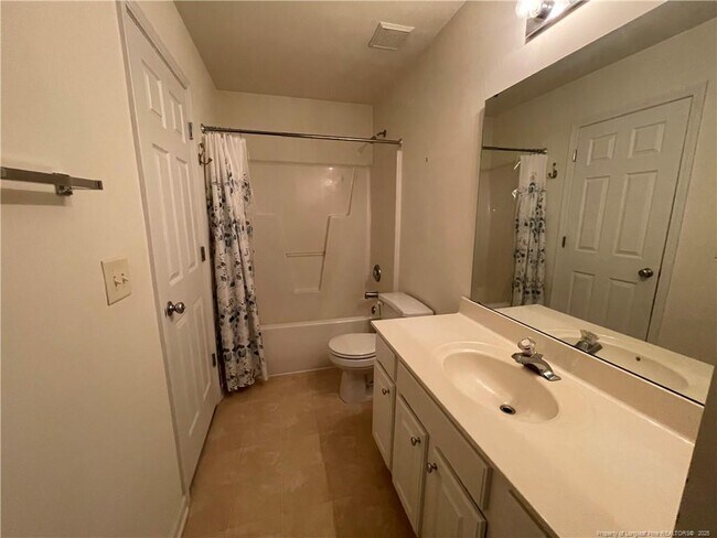 Building Photo - 1015 Goldmist Ln