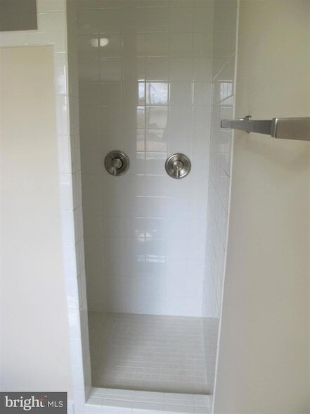 Building Photo - 43 Lee St