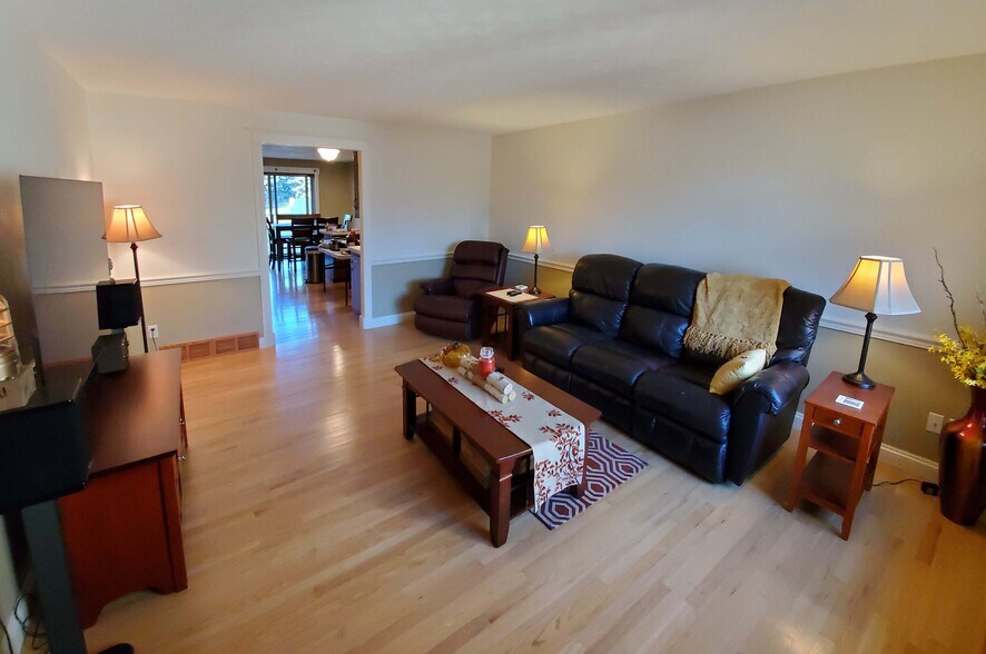 Building Photo - 1502 W Weiland Ln