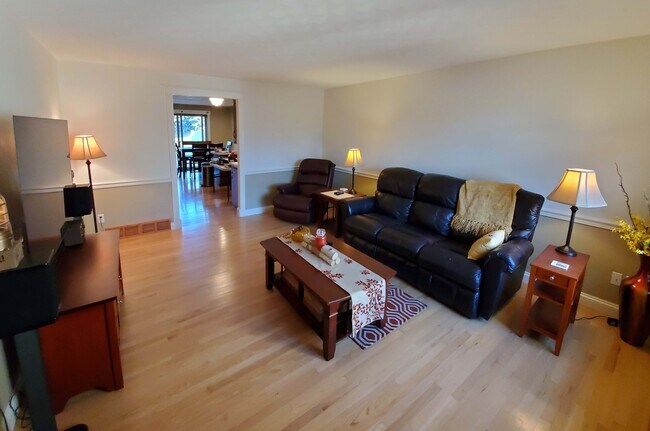 Building Photo - 1502 W Weiland Ln