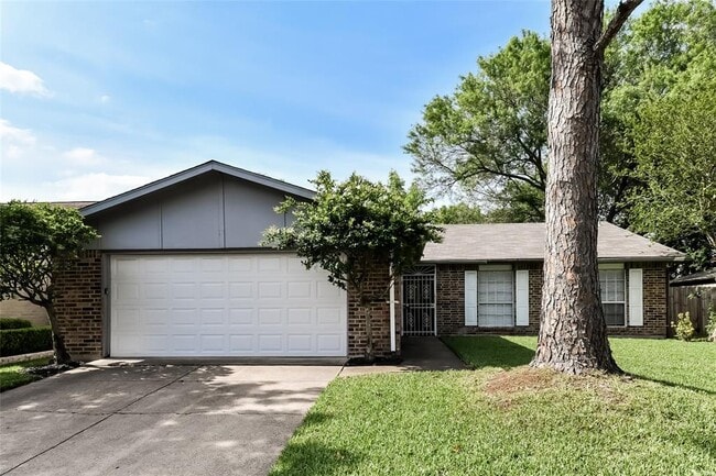 Primary Photo - 5514 Edgebrook Forest Dr